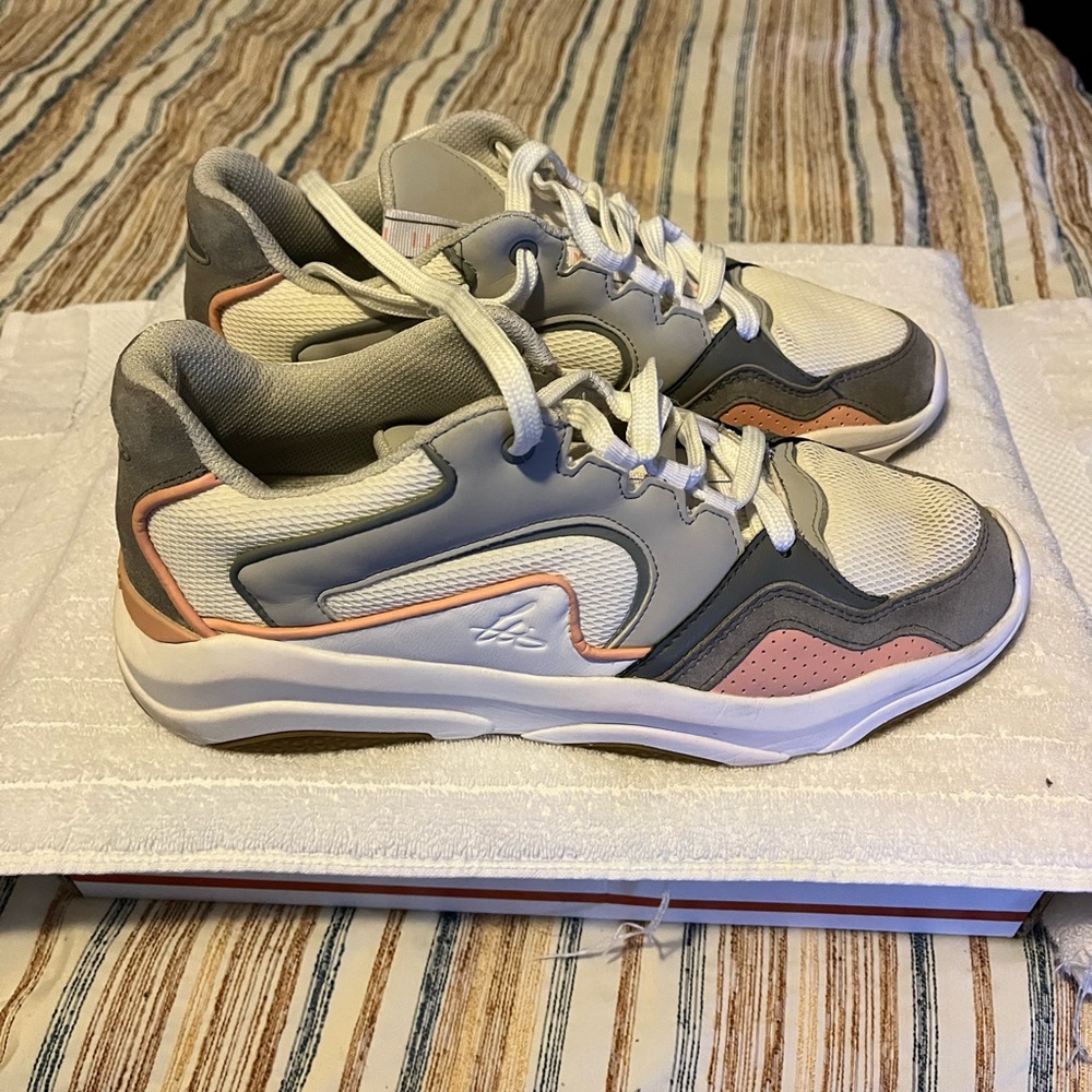 LOYALTI Mens Shoes US Size 10 UK Size 9 white pink